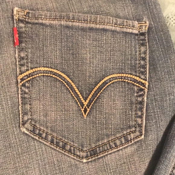 ❤️(7)Ladies Levi’s 528 Curvey cut jeans in wonderful condition. Size 5 medium - Picture 2 of 11